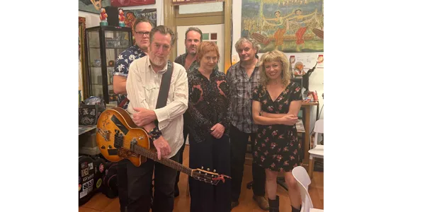 Mick Thomas’ Roving Commission - GoChristmasComeBack