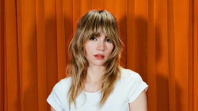 Suki Waterhouse
