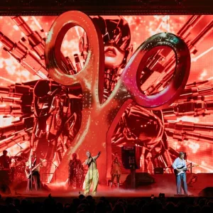 Laura (Live from The O2, London)